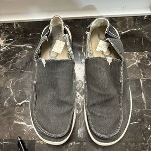 Hey Dude Chan B Gray